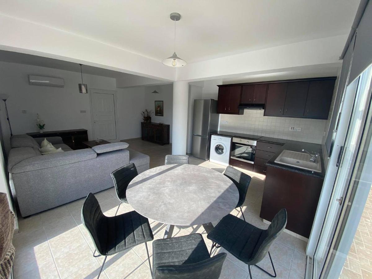 Cosy Apartment In Kato Paphos With Pool Access Exterior foto